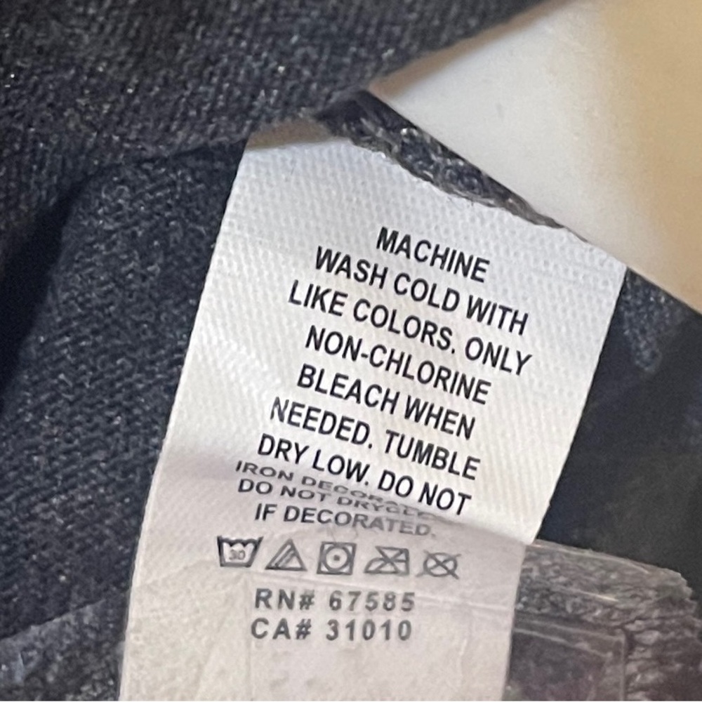 Yellowstone Dutton Ranch Women's Gray Tee - Picture 3 of 3